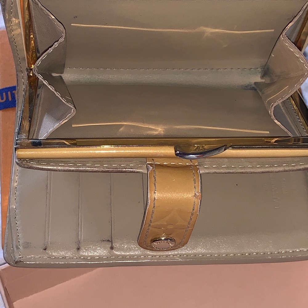 AUTHENTICATED Louis Vuitton vernis wallet W/ box - Picture 10 of 16